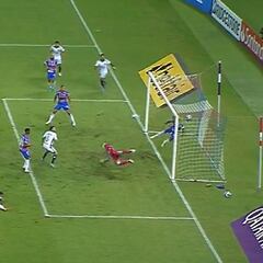 ¿Entró o no? La jugada con que Solari casi anota para Colo Colo