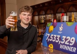 Gana 9 millones en la Lotería y decide seguir con su trabajo por una insólita razón: “Debes tener un propósito…”