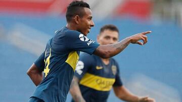 Sebastian Villa llega tarde a la concentración de Boca Juniors por unas demoras en los vuelos.