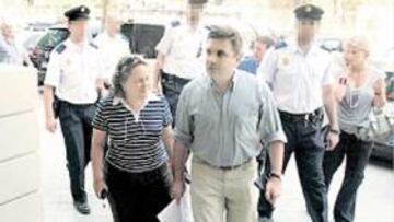 <b>POLICÍA JUDICIAL. </b>Los agentes entraron el jueves en el estadio.