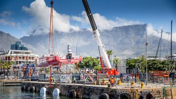 Tras ocho d&iacute;as de trabajos en el astillero, el VO65 &#039;Mapfre&#039; fue puesto en el agua de nuevo ayer domingo.