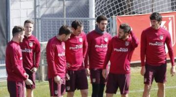 Los jugadores titulares ante el Barcelona realizaron carrera continua.