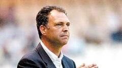 Caparrós baraja varias opciones para la derecha