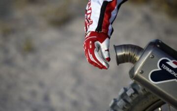 Sexta etapa, Uyuni-Uyuni.  El piloto portugues Paulo Goncalvez.