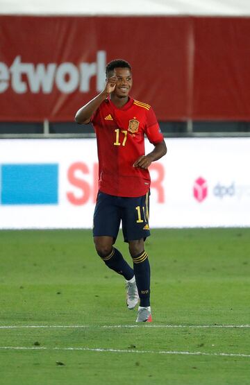 3-0. Ansu Fati celebró el tercer gol.