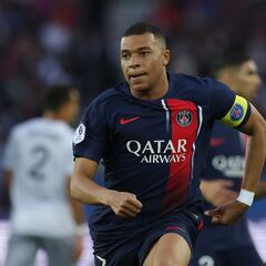 Real Madrid target Kylian Mbappé “in talks” to join Premier League giants Liverpool on loan from PSG