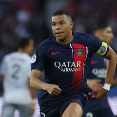 How does Kylian Mbappé's potential Al Hilal contract compare to LeBron, Brady and Mahomes’ earnings?