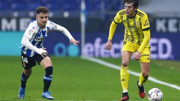 BARCELONA, SPAIN - MARCH 05: Marco Sangalli of Real Oviedo challenges for the ball against Oscar Melendo of RCD Espanyol during the Liga Smartbank match betwen RCD Espanyol de Barcelona and Oviedo at RCDE Stadium on March 05, 2021 in Barcelona, Spain. Spo