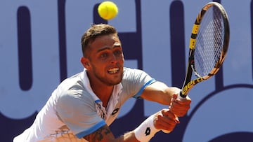 Santiago 8 marzo 2016.
Challenger Cachantun Cup.
Juan Carlos Saez de Chile regresa la bola a Maximiliano Estevez de Argentina durante el Challenger Cachantun Cup en el club Manquehue y que reparte 90 puntos para el ranking ATP.
Santiago, Chile.
08/03/2016
Marcelo Hernandez/Photosport
Tennis, Challenger Cachantun Cup.
Chile's Juan Carlos Saez return the ball to Argentina's Maximiliano Estevez during Challenger Cachantun Cup at Manquehue stadium.
Santiago, Chile.
08/03/2016
Marcelo Hernandez/Photosport