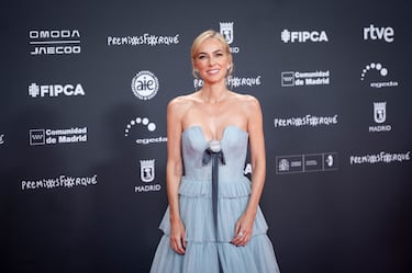 La actriz Kira Miró posa en la alfombra roja de la 31 edición de los Premios José María Forqué.