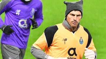 Iker Casillas se entrena en Mosc&uacute;.