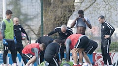 ¡Tremendo susto! Remiro recibe un balonazo que le llevó a la UVI móvil