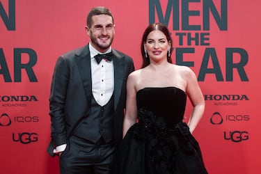 Koke Resurrección y Beatriz Espejel se conocieron siendo muy jóvenes, hace más de una década. Su relación nació lejos del foco mediático y se ha descrito siempre como una historia sencilla, natural y muy sólida. Las fuentes coinciden en que empezaron a salir cuando eran prácticamente adolescentes, lo que les permitió construir una relación estable con el paso de los años.