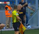 El primer show de Mourinho en Roma: vean lo que le hizo al juez de línea
