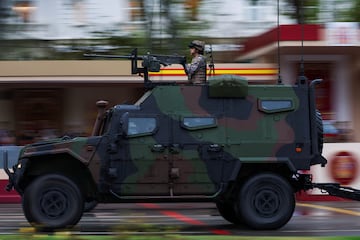 Vehículo militar durante el Desfile de las Fuerzas Armadas.