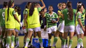 Las muchachas dirigidas por Roberto Medina se repusieron de la desventaja de dos goles ante las estadounidenses y evitaron una derrota en su debut en el Premundial.