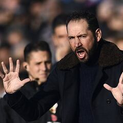 Machín pase del agresivo Girona al Sevilla "híbrido"