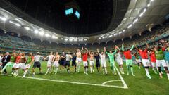 La selección de Suiza celebra la clasificación para los cuartos de final tras ganar a Francia en la tanda de penaltis.