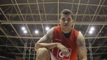 El Madrid ata al pívot brasileño Rafael Hettsheimeir