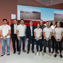 Dacia presenta sus armas para el Dakar con Cristina Gutiérrez y Loeb