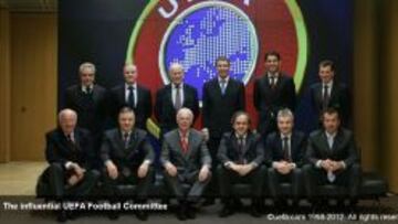 MIEMBRO DE LA
UEFA DESDE 2008. Hierro es miembro de la Comisión de Fútbol de la UEFA desde 2008 (año en que se hizo esta foto). Alguno de sus integrantes han cambiado, pero Hierro se mantiene en este órgano presidido por Beckenbauer y bajo la supervisión de Platini. Actualmente comparte Comisión con exjugadores como Suker, Savicevic, Figo, Albertini y Sammer.