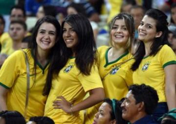 Las bellas hinchas se adueñan de las Eliminatorias