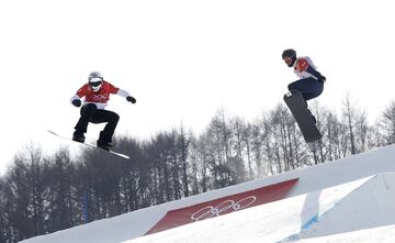 Regino Hernández durante la semifinal de snowboardcross.