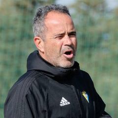 Cervera: "Si somos fuertes atrás, estaremos arriba"