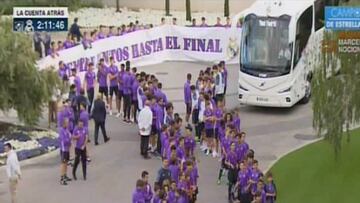 Los jugadores de La Fábrica despiden al Madrid.
