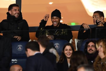 (From L) Paris Saint-Germain's Italian midfielder Thiago Motta, Paris Saint-Germain's Brazilian forward Neymar, one-match banned, and Paris Saint-Germain's French midfielder Hatem Ben Arfa attend the French L1 football match between Paris Saint-Germain (PSG) and Nice (OGC Nice) on October 27, 2017, at the Parc des Princes stadium in Paris.