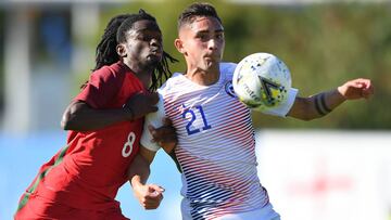 XLVII Torneo Esperanzas de Toulon 2019
El jugador de Chile, Nicolas Ramirez, disputa el balon con Romario Baro, de Portugal, durante el partido por el Grupo A ,del XLVII Torneo Esperanzas de Toulon 2019, (Turnoi Maurice Ravello), disputado en el Estadio
