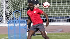 "Equipos españoles y europeos han seguido a Advíncula..."