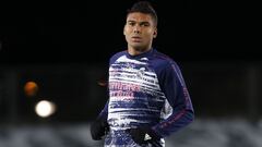 Casemiro, en el calentamiento previo al Real Madrid-Inter de Mil&aacute;n de la Champions League.