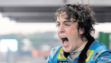 <b>EL GRITO DEL MÁS GRANDE. </b> Alonso logró el año pasado en Brasil un hito histórico para el deporte español. Y lo festejó así...