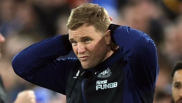 Eddie Howe, entrenador del Newcastle, se lamenta durante un partido.