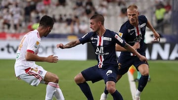 Paris (France), 31/07/2020.- Marco Verratti (R) of Paris Saint Germain and Leo Dubois (R) of Olympique Lyon in action during the Coupe de la Ligue final soccer match between Paris Saint Germain and Olympique Lyon in Saint-Denis, near Paris, France, 31 Jul