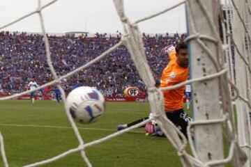 Universidad de Chile y Universidad Católica se miden por la 13a fecha del Apertura.