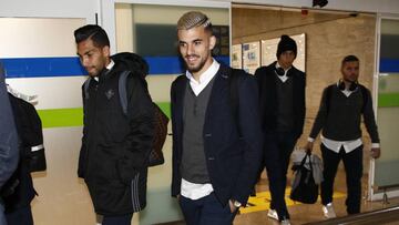 Aunque ayer se suspendieron varios vuelos, el Betis llegó en hora a A Coruña.