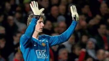 <b>90 MÁS. </b>Van der Sar sumó otro partido completo sin recibir un gol.