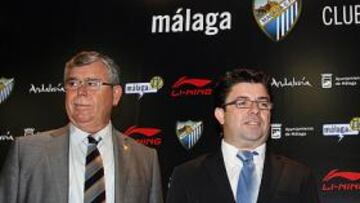 El director deportivo del Málaga, Antonio Fernández, en el centro de la fotografía.