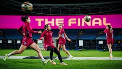 La selección española ha entrenado con normalidad en el escenario de la final de mañana domingo en Sídney ante Inglaterra. En la foto, Aitana Bonmatí. 