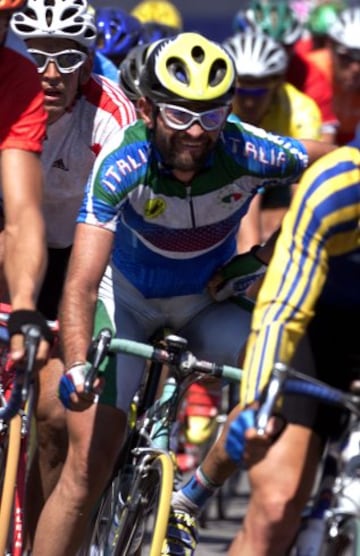 Marco Pantani con el equipo nacional italiano en la prueba de ciclismo en ruta de los Juegos Olímpicos de Sydney 2000.