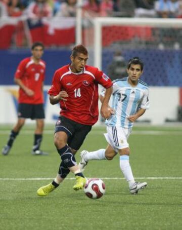 Arturo Vidal, a 10 años de su debut en la Roja.