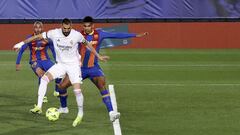 MADRID, SPAIN - APRIL 10: Karim Benzema of Real Madrid scores their side&#039;s first goal during the La Liga Santander match between Real Madrid and FC Barcelona at Estadio Alfredo Di Stefano on April 10, 2021 in Madrid, Spain. Sporting stadiums around S