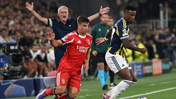 Fenerbahce�s Portuguese defender #27 Nelson Semedo (R) fights for the ball with Benfica�s Swedish defender #26 Samuel Dahi (L) during the UEFA Champions League play off first leg football match between Fenerbahce (TUR) and Benfica (POR) at the Fenerbahce Sukru Saracoglu Sport Complex in Istanbul on August 20, 2025. (Photo by Ozan KOSE / AFP)