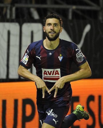 Anotó sus dos primeros goles en Primera División con el Eibar.