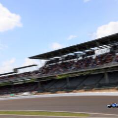 How long is the Indianapolis Motor Speedway track? How many laps do drivers race?