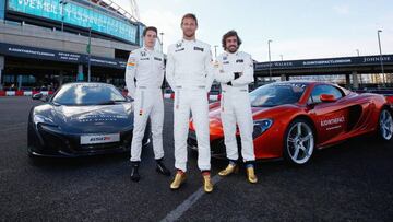 Vandoorne, Button y Alonso. Entre ellos están los pilotos de McLaren para 2017.