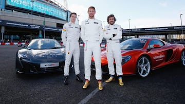 Vandoorne, Button y Alonso. Entre ellos est¨¢n los pilotos de McLaren para 2017.