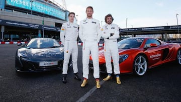 Vandoorne, Button y Alonso. Entre ellos están los pilotos de McLaren para 2017.